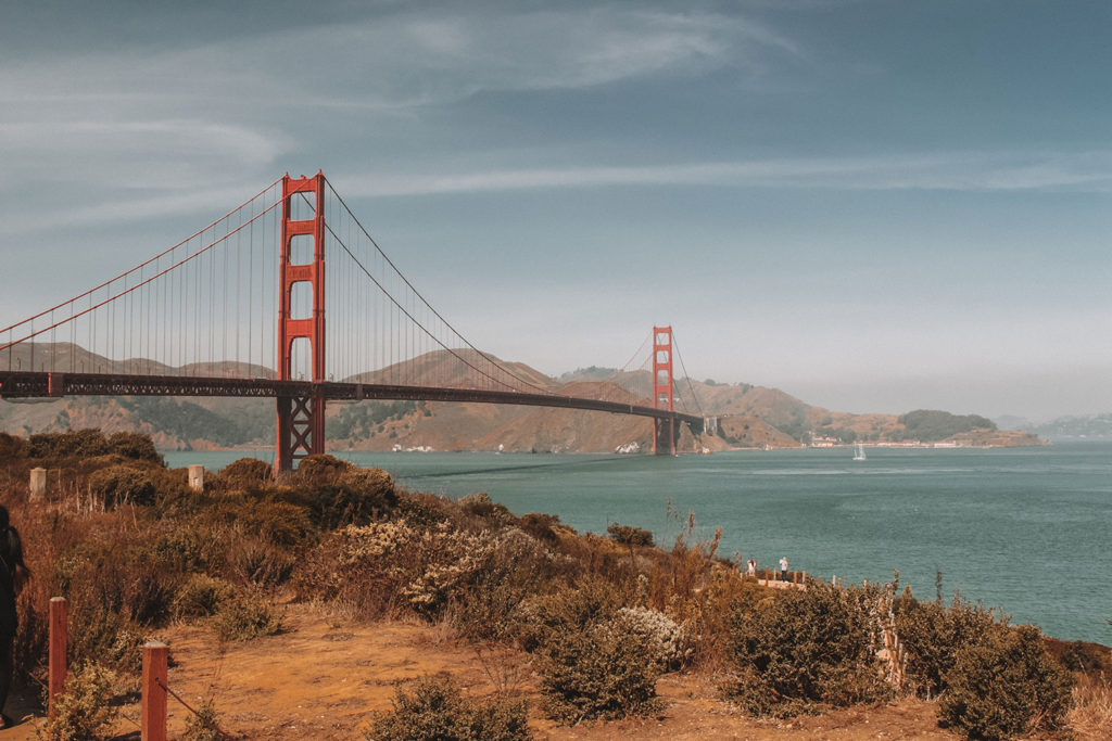 Atravessando a ponte Golden Gate de bicicleta até Sausalito